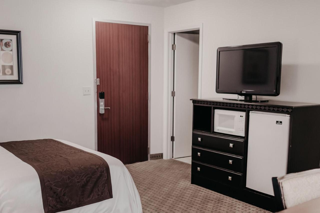 Eastland Suites Hotel & Conference Center Bloomington Buitenkant foto